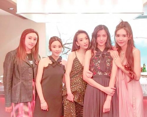 手繪花朵，母愛無(wú)價(jià) 方媛母親節(jié)收獲女兒最暖心的禮物